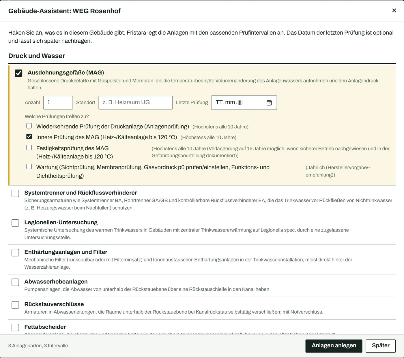 Gebäude-Assistent: Anlagenarten zum Anhaken, darunter Ausdehnungsgefäße mit Auswahl der zutreffenden Prüfungen, Anzahl, Standort und Datum der letzten Prüfung.